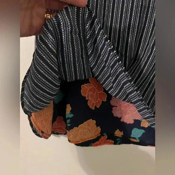 NWT Reversible convertible tank from Chico’s size 2 (M) (J138) - Picture 4 of 14